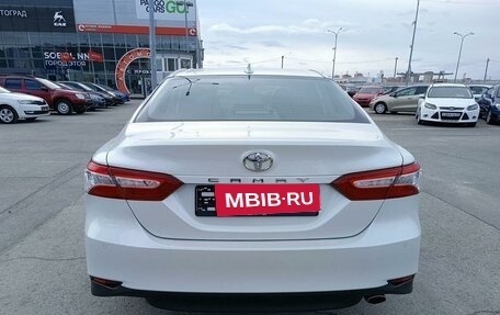 Toyota Camry, 2021 год, 3 900 000 рублей, 6 фотография