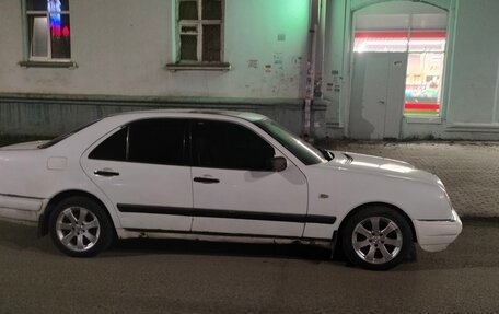 Mercedes-Benz E-Класс, 1997 год, 420 000 рублей, 3 фотография
