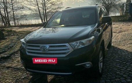 Toyota Highlander III, 2013 год, 2 500 000 рублей, 2 фотография