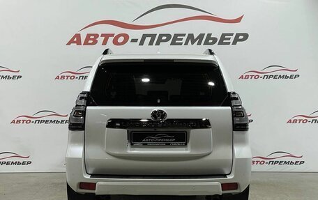 Toyota Land Cruiser Prado 150 рестайлинг 2, 2022 год, 7 950 000 рублей, 5 фотография