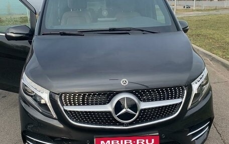 Mercedes-Benz V-Класс, 2019 год, 11 325 000 рублей, 2 фотография