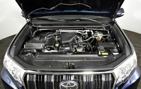 Toyota Land Cruiser Prado 150 рестайлинг 2, 2021 год, 5 240 000 рублей, 9 фотография