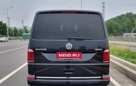 Volkswagen Multivan T6 рестайлинг, 2019 год, 4 500 651 рублей, 3 фотография