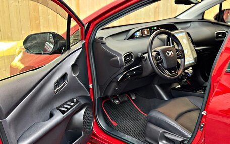 Toyota Prius IV XW50, 2019 год, 2 600 000 рублей, 7 фотография