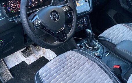 Volkswagen Tiguan II, 2019 год, 3 399 000 рублей, 3 фотография