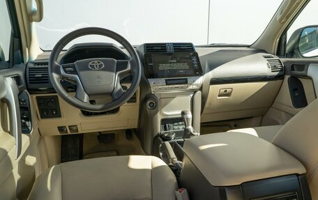 Toyota Land Cruiser Prado 150 рестайлинг 2, 2022 год, 8 900 000 рублей, 6 фотография