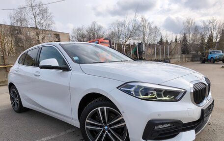 BMW 1 серия, 2021 год, 2 742 000 рублей, 2 фотография