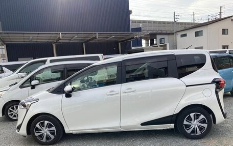 Toyota Sienta II, 2019 год, 1 000 000 рублей, 2 фотография