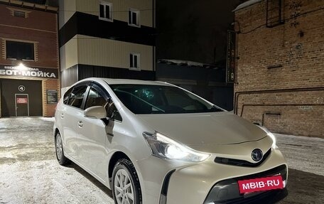 Toyota Prius Alpha I (ZVW40/41), 2018 год, 1 850 000 рублей, 2 фотография