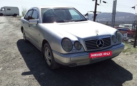 Mercedes-Benz E-Класс, 1998 год, 500 000 рублей, 4 фотография