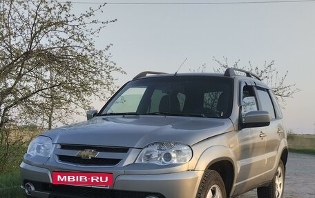 Chevrolet Niva I рестайлинг, 2012 год, 650 000 рублей, 3 фотография