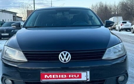 Volkswagen Jetta VI, 2013 год, 1 095 000 рублей, 3 фотография