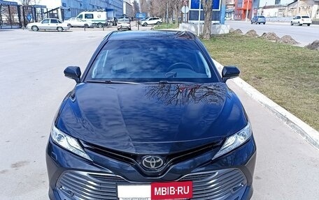 Toyota Camry, 2020 год, 3 350 000 рублей, 2 фотография