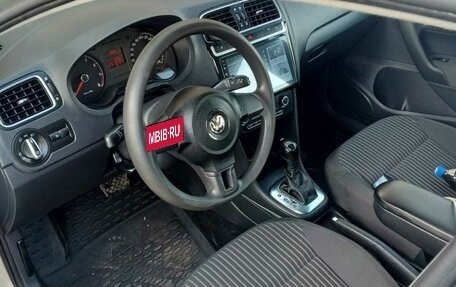 Volkswagen Polo VI (EU Market), 2011 год, 715 000 рублей, 2 фотография