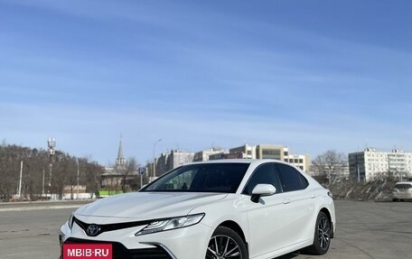Toyota Camry, 2021 год, 3 880 000 рублей, 2 фотография