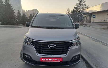 Hyundai Grand Starex Grand Starex I рестайлинг 2, 2018 год, 4 100 000 рублей, 4 фотография