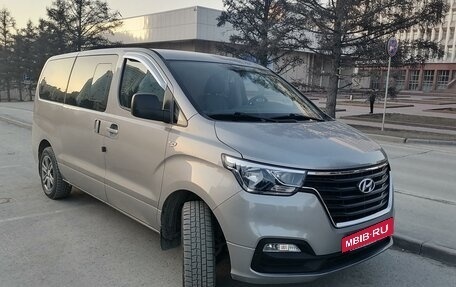 Hyundai Grand Starex Grand Starex I рестайлинг 2, 2018 год, 4 100 000 рублей, 2 фотография
