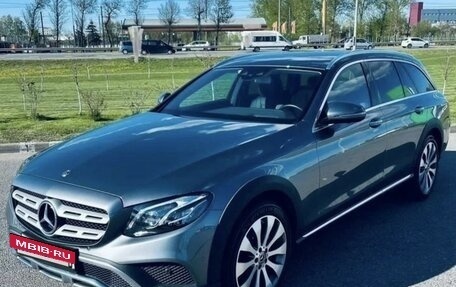 Mercedes-Benz E-Класс, 2017 год, 3 750 000 рублей, 2 фотография