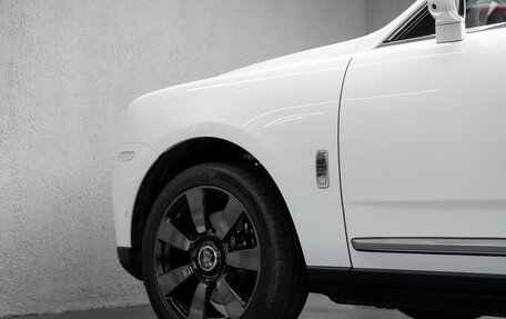 Rolls-Royce Cullinan, 2024 год, 75 000 000 рублей, 5 фотография