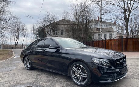 Mercedes-Benz E-Класс, 2018 год, 3 300 000 рублей, 4 фотография