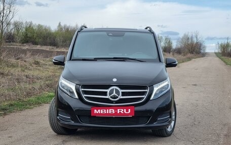 Mercedes-Benz V-Класс, 2016 год, 6 100 000 рублей, 2 фотография