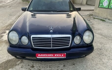 Mercedes-Benz E-Класс, 1998 год, 499 000 рублей, 2 фотография