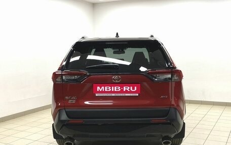 Toyota RAV4, 2021 год, 3 990 000 рублей, 5 фотография