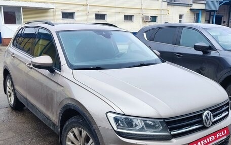 Volkswagen Tiguan II, 2019 год, 2 400 000 рублей, 2 фотография