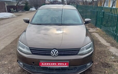 Volkswagen Jetta VI, 2012 год, 815 000 рублей, 3 фотография