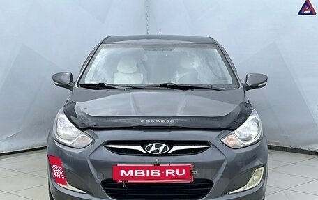 Hyundai Solaris II рестайлинг, 2013 год, 700 000 рублей, 2 фотография