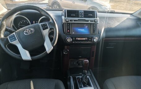 Toyota Land Cruiser Prado 150 рестайлинг 2, 2017 год, 3 700 000 рублей, 4 фотография