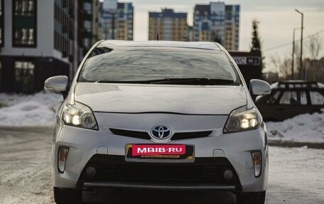 Toyota Prius, 2015 год, 1 355 000 рублей, 2 фотография