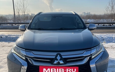 Mitsubishi Pajero Sport III рестайлинг, 2017 год, 2 800 000 рублей, 3 фотография