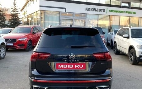 Volkswagen Tiguan II, 2021 год, 3 977 000 рублей, 5 фотография