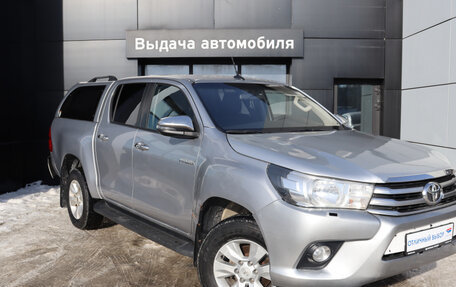 Toyota Hilux VIII, 2017 год, 2 849 000 рублей, 3 фотография