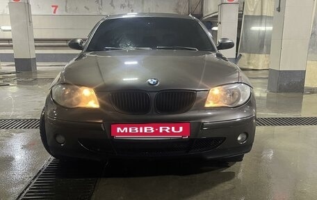 BMW 1 серия, 2006 год, 800 000 рублей, 2 фотография
