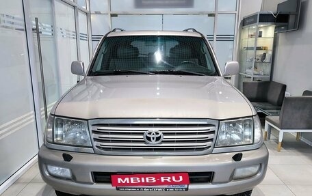 Toyota Land Cruiser 100 рестайлинг 2, 2003 год, 1 690 000 рублей, 2 фотография