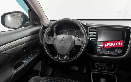 Mitsubishi Outlander III рестайлинг 3, 2018 год, 2 200 000 рублей, 7 фотография