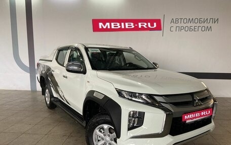 Mitsubishi L200 IV рестайлинг, 2022 год, 4 050 000 рублей, 3 фотография