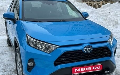 Toyota RAV4, 2020 год, 2 800 000 рублей, 3 фотография