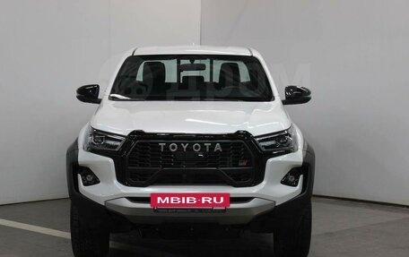 Toyota Hilux VIII, 2023 год, 7 900 000 рублей, 2 фотография