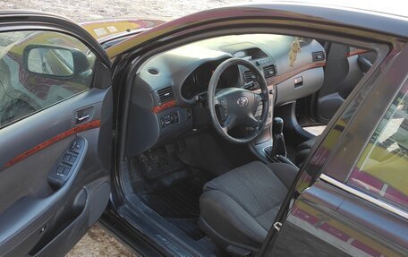 Toyota Avensis III рестайлинг, 2004 год, 699 000 рублей, 3 фотография