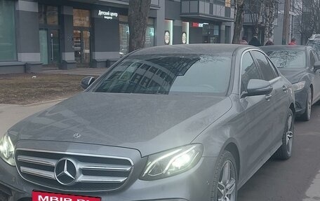 Mercedes-Benz E-Класс, 2018 год, 4 015 000 рублей, 2 фотография