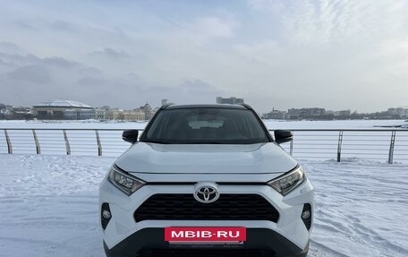Toyota RAV4, 2021 год, 3 700 000 рублей, 2 фотография