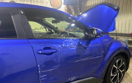 Toyota C-HR I рестайлинг, 2018 год, 1 800 000 рублей, 3 фотография