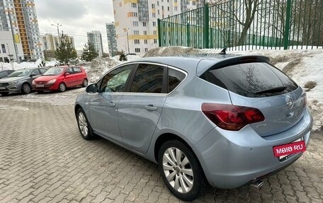 Opel Astra J, 2011 год, 880 000 рублей, 4 фотография