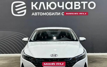 Hyundai Elantra, 2023 год, 2 120 000 рублей, 2 фотография
