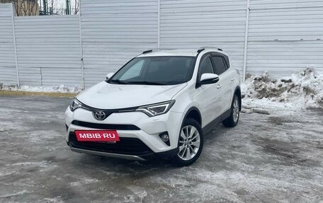 Toyota RAV4, 2017 год, 2 920 000 рублей, 2 фотография