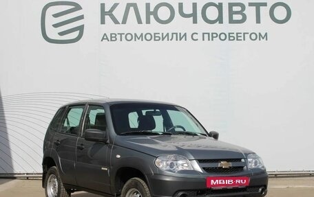 Chevrolet Niva I рестайлинг, 2017 год, 869 000 рублей, 3 фотография