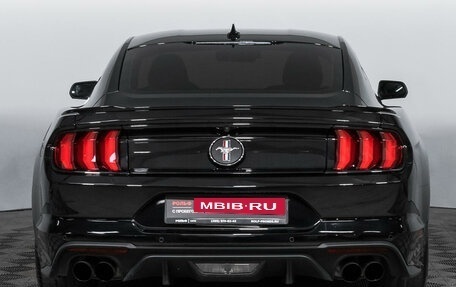 Ford Mustang VI рестайлинг, 2022 год, 4 350 000 рублей, 6 фотография